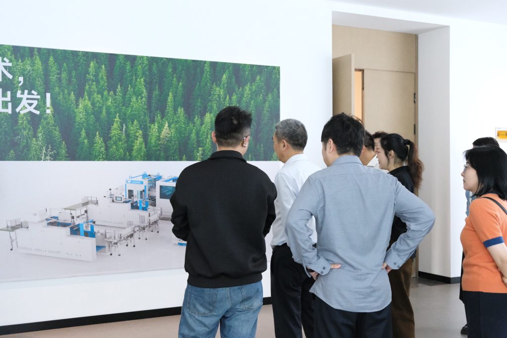 为知识产权培育保驾护航——市人大主任应希克一行调研