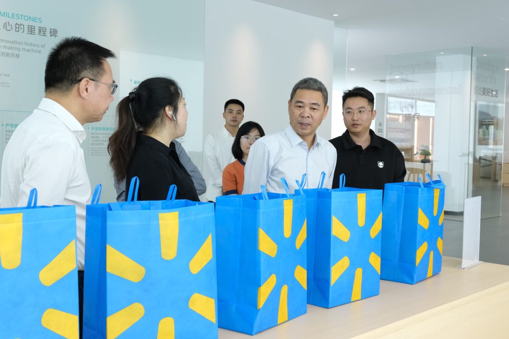 为知识产权培育保驾护航——市人大主任应希克一行调研