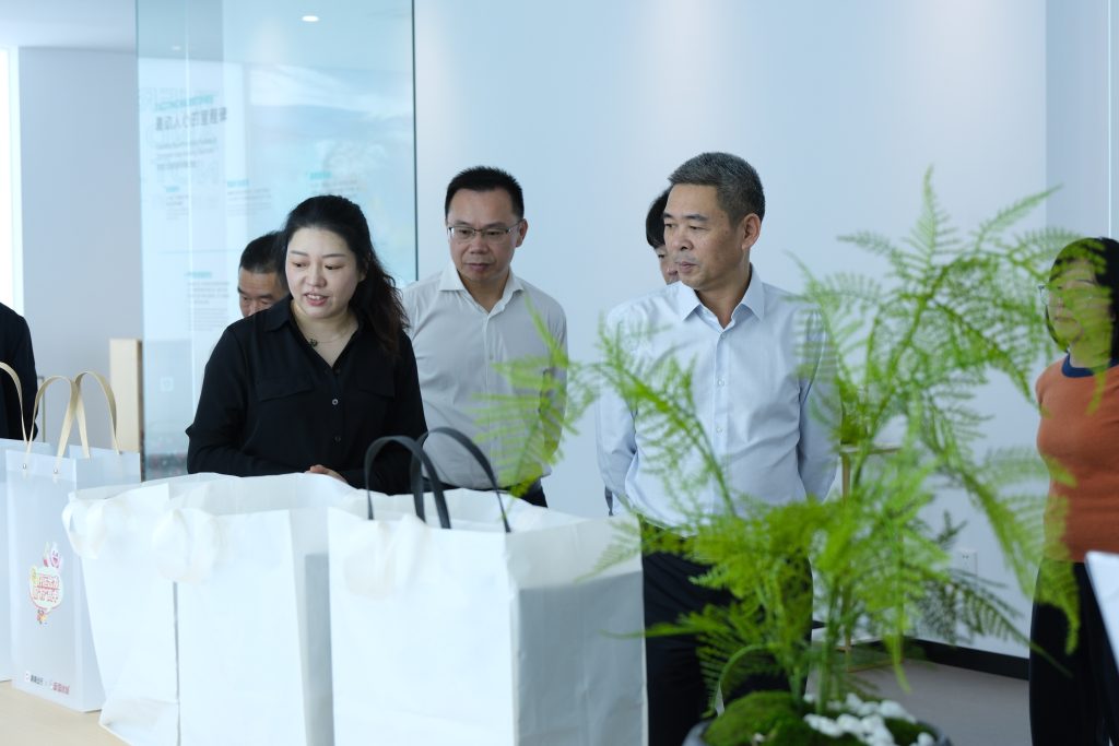 为知识产权培育保驾护航——市人大主任应希克一行调研