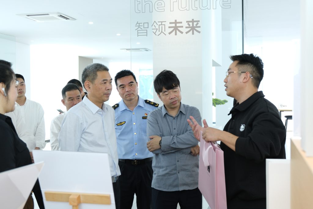 为知识产权培育保驾护航——市人大主任应希克一行调研